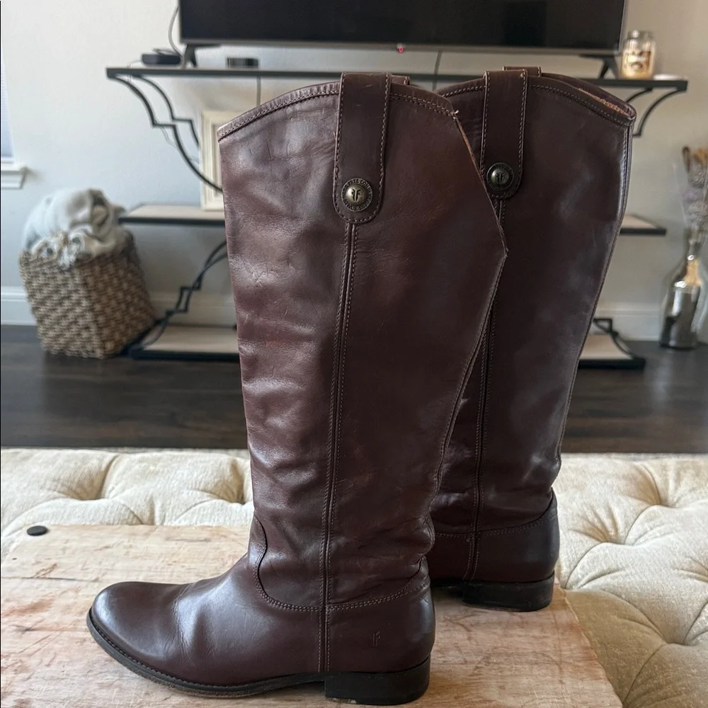 Frye Women’s 8 Elegant Brown Leather Riding Boots see pics flaw‎ top left boot